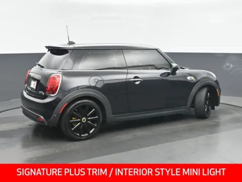 Another view of 2021 MINI Cooper SE Electric Signature Plus for sale in Highland Park, IL at Gravity Autos Chicago