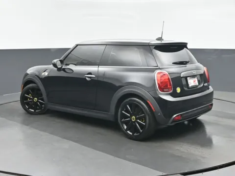 More photos of 2021 MINI Cooper SE Electric Signature Plus at Gravity Autos Chicago, IL