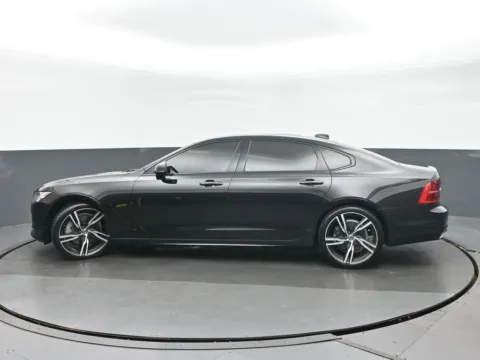 Photos of 2020 Volvo S90 T6 R-Design for sale in Highland Park, IL at Gravity Autos Chicago