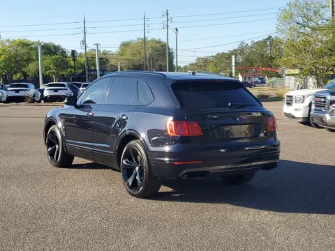 Another view of 2019 Bentley Bentayga V8 for sale in Highland Park, IL at Gravity Autos Chicago
