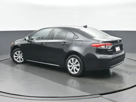 More photos of 2022 Toyota Corolla LE at Gravity Autos Chicago, IL
