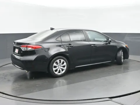 Another view of 2022 Toyota Corolla LE for sale in Highland Park, IL at Gravity Autos Chicago