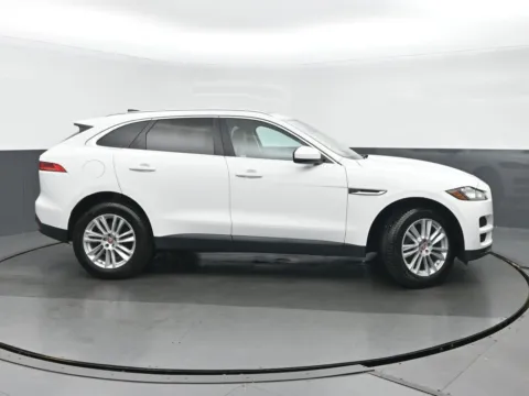 Photos of 2020 Jaguar F-PACE 25t Prestige for sale in Highland Park, IL at Gravity Autos Chicago