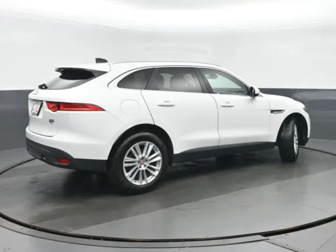 Another view of 2020 Jaguar F-PACE 25t Prestige for sale in Highland Park, IL at Gravity Autos Chicago