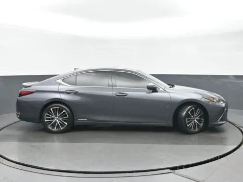 Photos of 2022 Lexus ES 300h for sale in Highland Park, IL at Gravity Autos Chicago