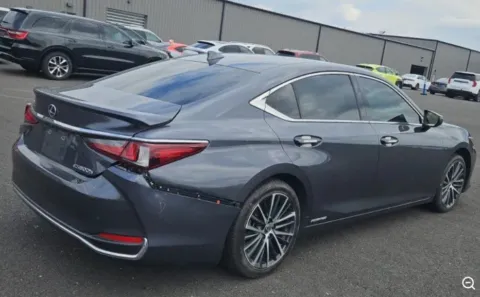 Photos of 2022 Lexus ES 300h for sale in Highland Park, IL at Gravity Autos Chicago