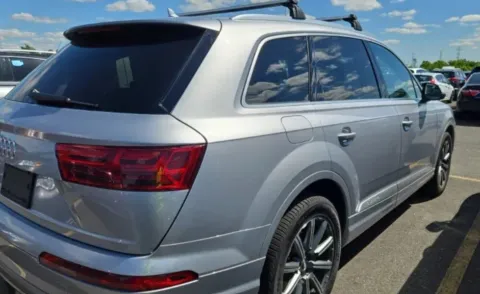 Photos of 2019 Audi Q7 45 Premium Plus for sale in Highland Park, IL at Gravity Autos Chicago