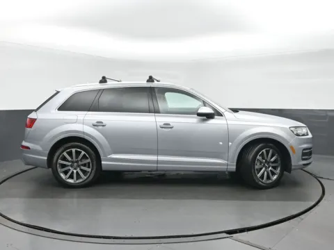Photos of 2019 Audi Q7 45 Premium Plus for sale in Highland Park, IL at Gravity Autos Chicago
