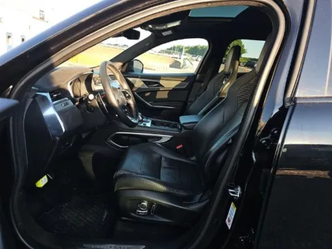 More photos of 2022 Jaguar F-PACE SVR at Gravity Autos Chicago, IL