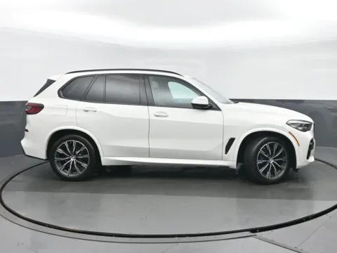 Photos of 2023 BMW X5 xDrive40i for sale in Highland Park, IL at Gravity Autos Chicago
