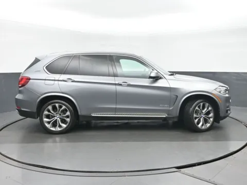 Photos of 2017 BMW X5 xDrive40e for sale in Highland Park, IL at Gravity Autos Chicago