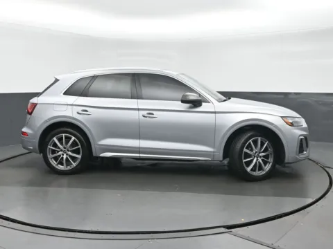 Photos of 2022 Audi SQ5 Premium Plus for sale in Highland Park, IL at Gravity Autos Chicago
