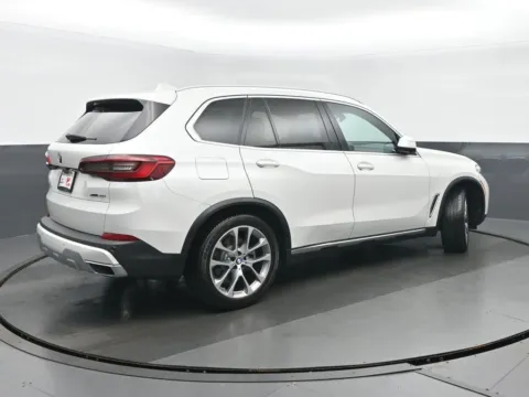 Another view of 2019 BMW X5 xDrive40i for sale in Highland Park, IL at Gravity Autos Chicago
