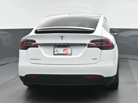 More photos of 2017 Tesla Model X 75D at Gravity Autos Chicago, IL