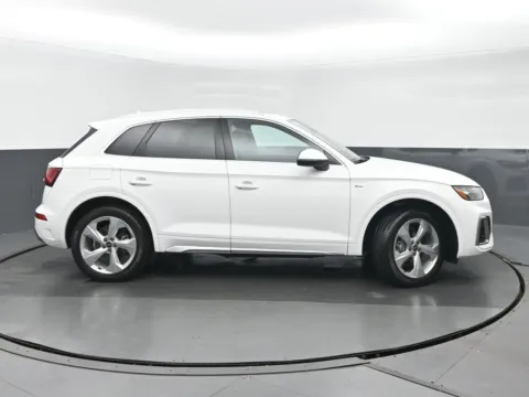 Photos of 2023 Audi Q5 45 S line Premium for sale in Highland Park, IL at Gravity Autos Chicago