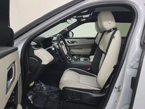More photos of 2021 Land Rover Range Rover Velar P250 R-Dynamic S at Gravity Autos Chicago, IL