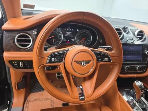 Another view of 2019 Bentley Bentayga V8 for sale in Highland Park, IL at Gravity Autos Chicago