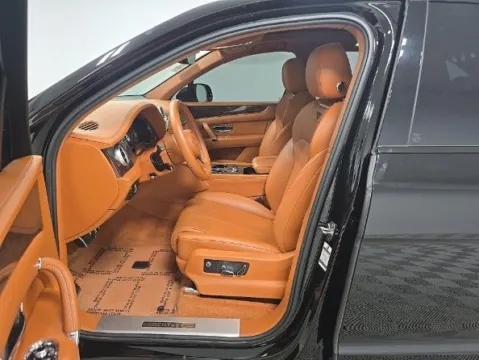 More photos of 2019 Bentley Bentayga V8 at Gravity Autos Chicago, IL