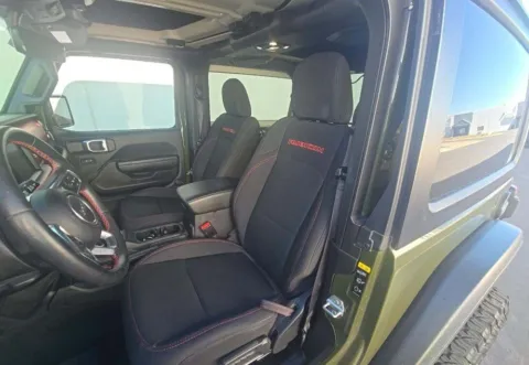 More photos of 2022 Jeep Wrangler Rubicon at Gravity Autos Chicago, IL