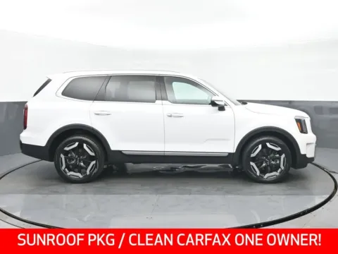 Photos of 2024 Kia Telluride S for sale in Highland Park, IL at Gravity Autos Chicago