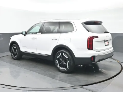 More photos of 2024 Kia Telluride S at Gravity Autos Chicago, IL