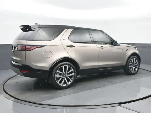 Another view of 2023 Land Rover Discovery S R-Dynamic for sale in Highland Park, IL at Gravity Autos Chicago