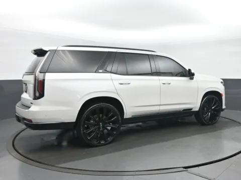Another view of 2021 Cadillac Escalade Sport Platinum for sale in Highland Park, IL at Gravity Autos Chicago