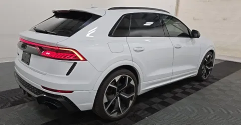 Photos of 2023 Audi RS Q8 4.0T for sale in Highland Park, IL at Gravity Autos Chicago