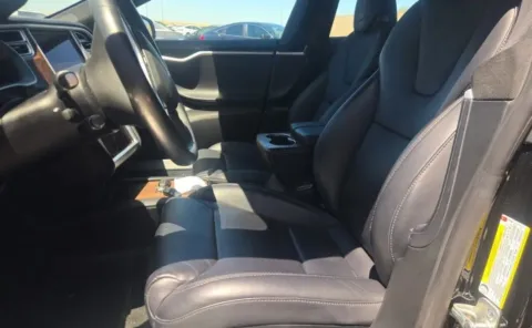 More photos of 2017 Tesla Model S 100D at Gravity Autos Chicago, IL