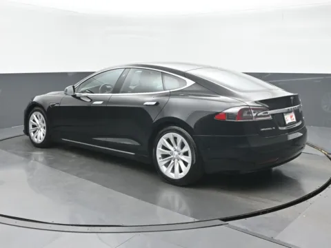 More photos of 2017 Tesla Model S 100D at Gravity Autos Chicago, IL