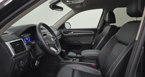 More photos of 2022 Volkswagen Atlas 2.0T SE w/Technology at Gravity Autos Chicago, IL