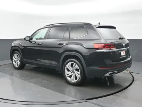 More photos of 2022 Volkswagen Atlas 2.0T SE w/Technology at Gravity Autos Chicago, IL