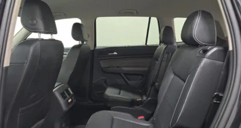 More photos of 2022 Volkswagen Atlas 2.0T SE w/Technology at Gravity Autos Chicago, IL