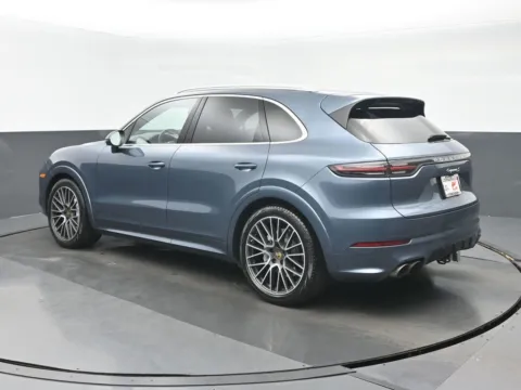 More photos of 2019 Porsche Cayenne S at Gravity Autos Chicago, IL