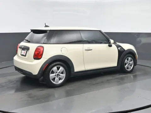 Another view of 2020 MINI Cooper Classic for sale in Highland Park, IL at Gravity Autos Chicago