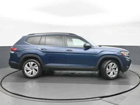 Photos of 2023 Volkswagen Atlas 3.6L V6 SE w/Technology for sale in Highland Park, IL at Gravity Autos Chicago