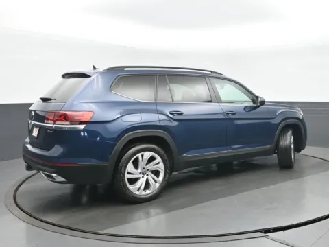 Another view of 2023 Volkswagen Atlas 3.6L V6 SE w/Technology for sale in Highland Park, IL at Gravity Autos Chicago