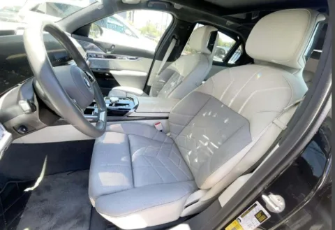 More photos of 2023 BMW i7 xDrive60 at Gravity Autos Chicago, IL