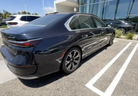 Photos of 2023 BMW i7 xDrive60 for sale in Highland Park, IL at Gravity Autos Chicago