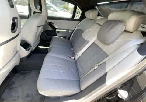 More photos of 2023 BMW i7 xDrive60 at Gravity Autos Chicago, IL