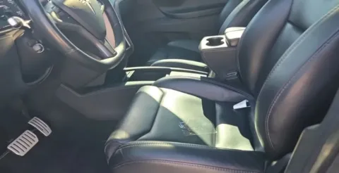 More photos of 2019 Tesla Model X Performance at Gravity Autos Chicago, IL