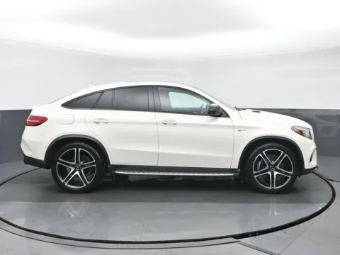 Photos of 2019 Mercedes-Benz GLE 43 AMG for sale in Highland Park, IL at Gravity Autos Chicago