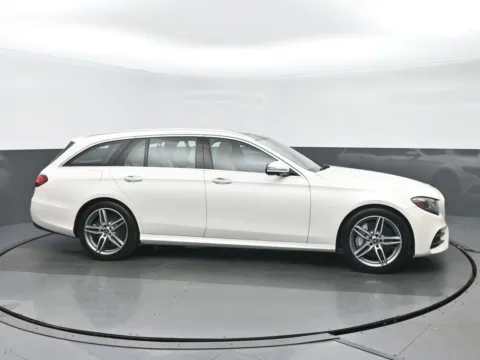 Photos of 2019 Mercedes-Benz E-Class E 450 for sale in Highland Park, IL at Gravity Autos Chicago