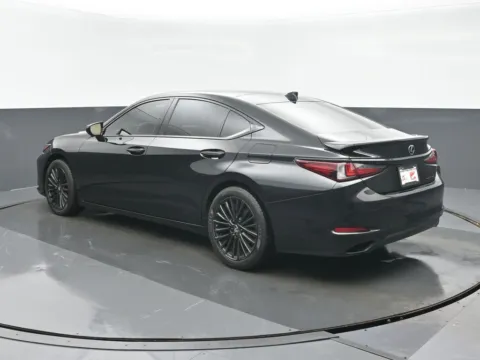 More photos of 2022 Lexus ES 350 at Gravity Autos Chicago, IL