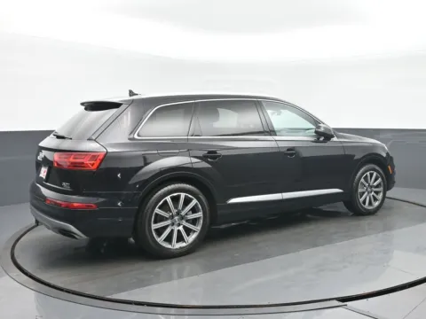 Another view of 2018 Audi Q7 3.0T Prestige for sale in Highland Park, IL at Gravity Autos Chicago