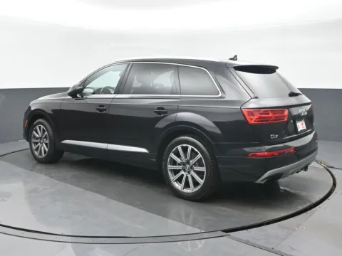 More photos of 2018 Audi Q7 3.0T Prestige at Gravity Autos Chicago, IL