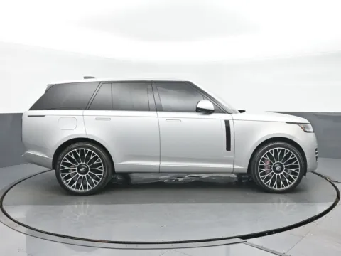 Photos of 2023 Land Rover Range Rover SE for sale in Highland Park, IL at Gravity Autos Chicago