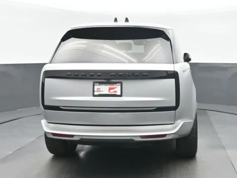 More photos of 2023 Land Rover Range Rover SE at Gravity Autos Chicago, IL