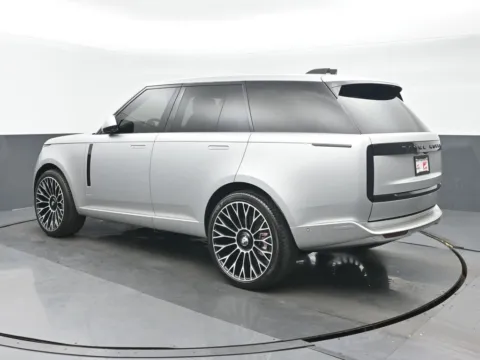 More photos of 2023 Land Rover Range Rover SE at Gravity Autos Chicago, IL