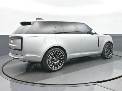 Another view of 2023 Land Rover Range Rover SE for sale in Highland Park, IL at Gravity Autos Chicago